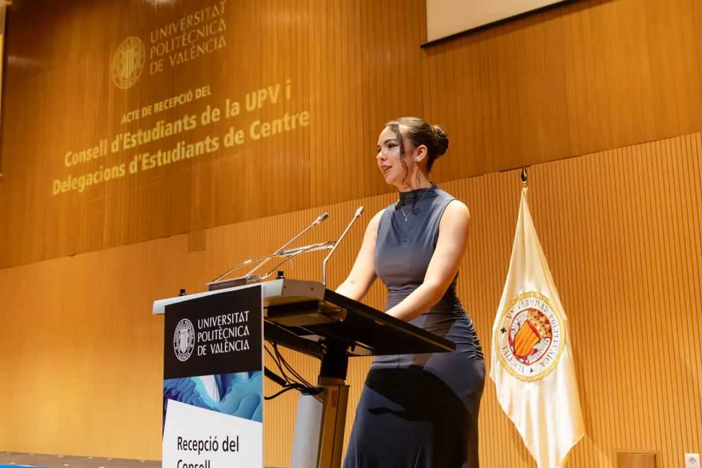 Fotografía del discurso de Elena